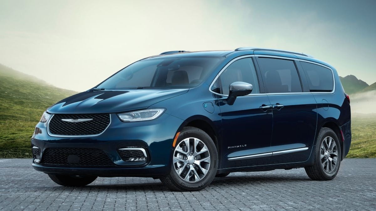 Three Reasons One Writer's Group Calls the 2024 Chrysler Pacifica Plug